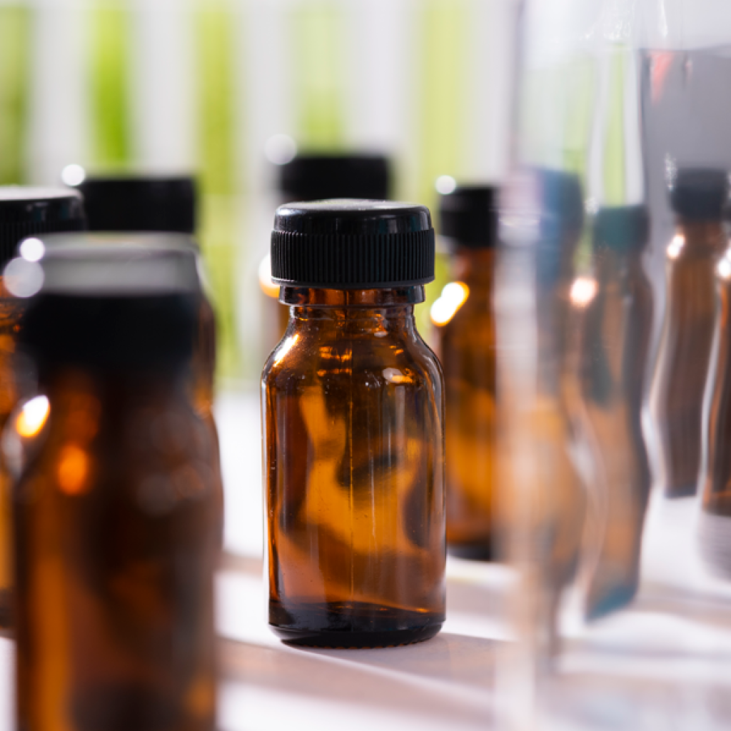 Gosto e sabor: Frascos de aromas para teste olfativo.